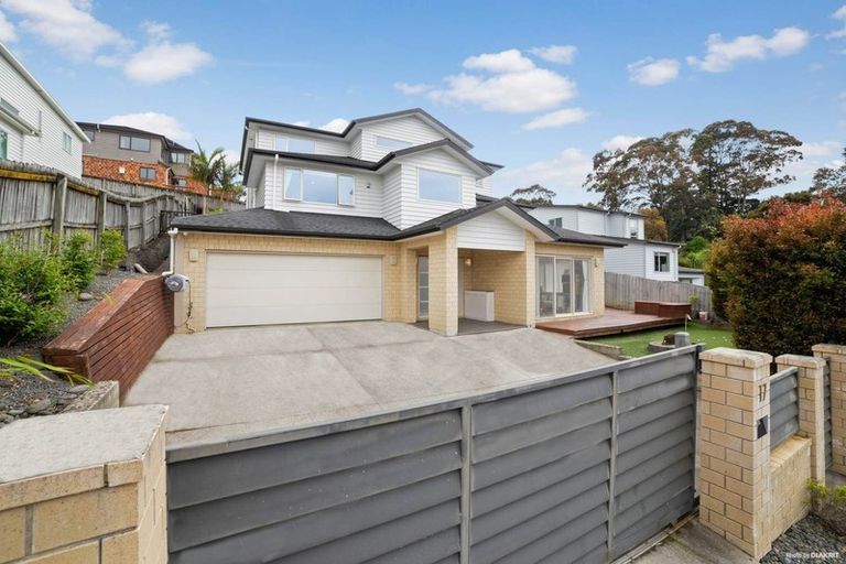 Photo of property in 17 Bintulu Place, Fairview Heights, Auckland, 0632