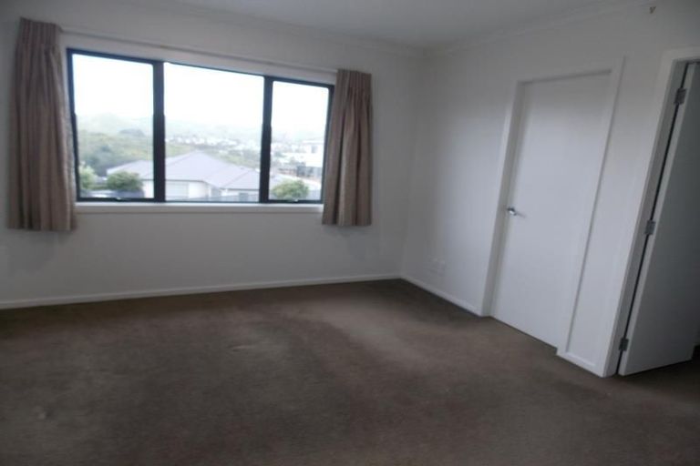 Photo of property in 8 Tongariro Drive, Aotea, Porirua, 5024