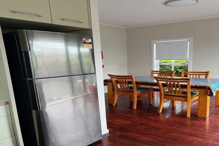 Photo of property in 68 Beach Road, Mellons Bay, Auckland, 2014