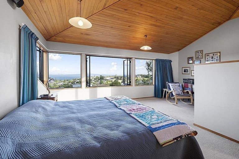 Photo of property in 11 Calypso Place, Rothesay Bay, Auckland, 0630