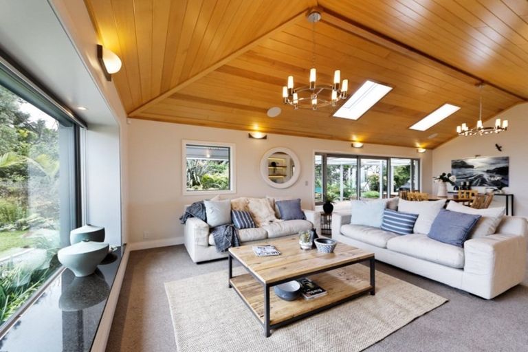 Photo of property in 145 Cornwallis Road, Cornwallis, Auckland, 0604