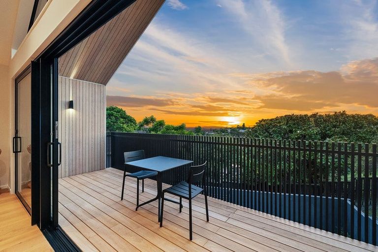 Photo of property in 15c Kiri Place, Mairangi Bay, Auckland, 0630