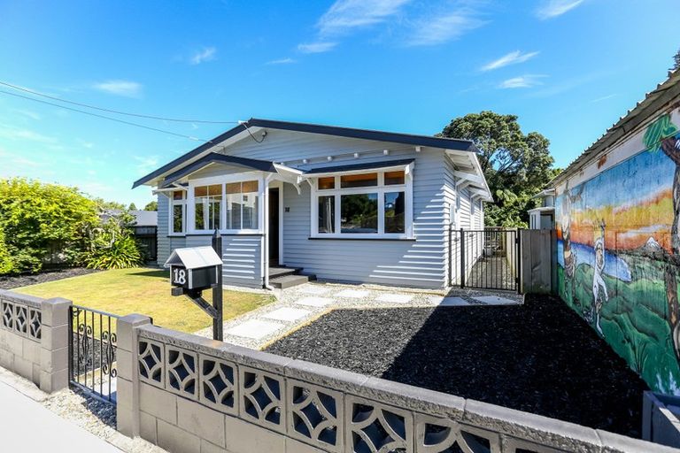 Photo of property in 18 Aubrey Street, New Plymouth, 4310