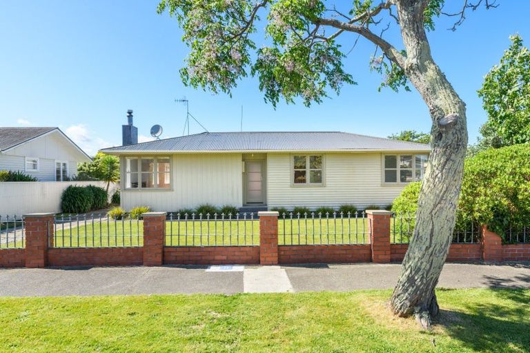 Photo of property in 4 Snowdon Avenue, Terrace End, Palmerston North, 4410