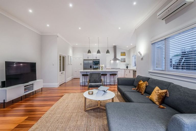 Photo of property in 1/20 Corrella Road, Belmont, Auckland, 0622