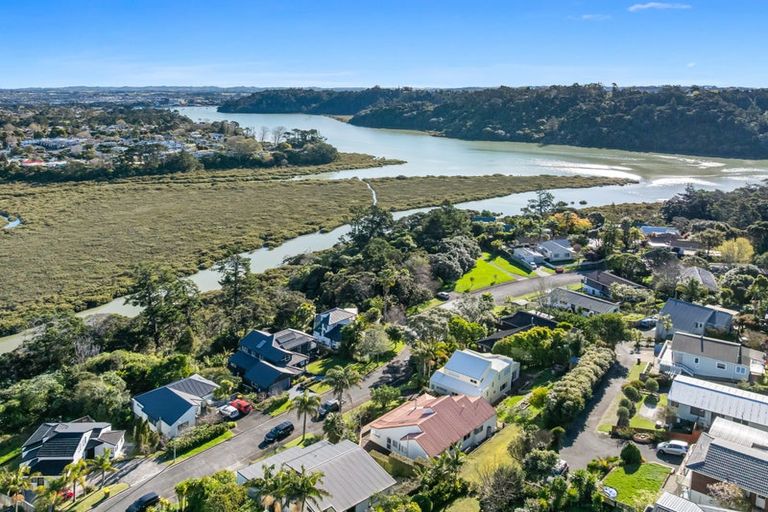 Photo of property in 78 Pemberton Avenue, Bayview, Auckland, 0629