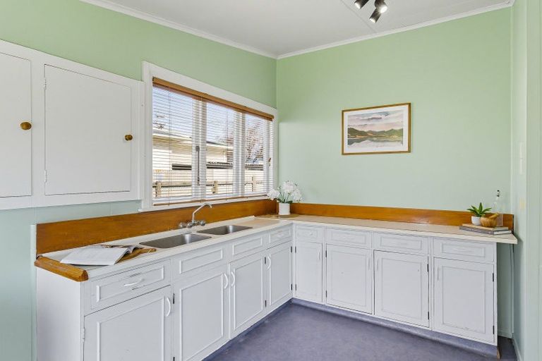 Photo of property in 106 Queen Street West, Levin, 5510