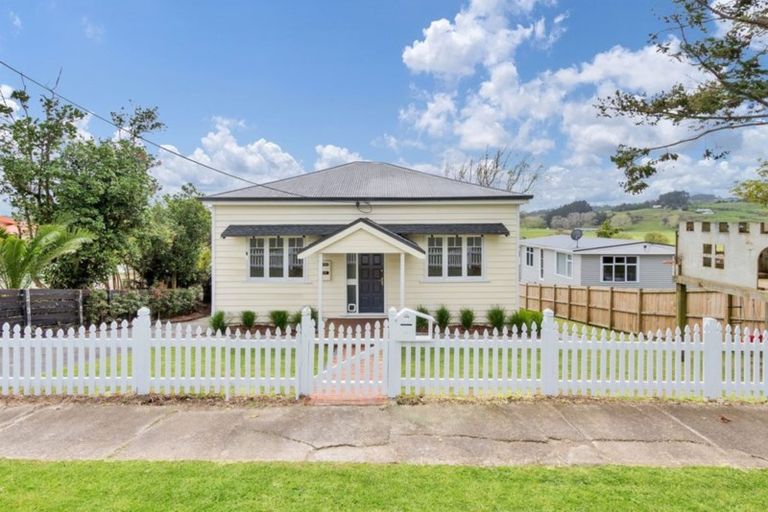 Photo of property in 4 Nelson Street, Helensville, 0800