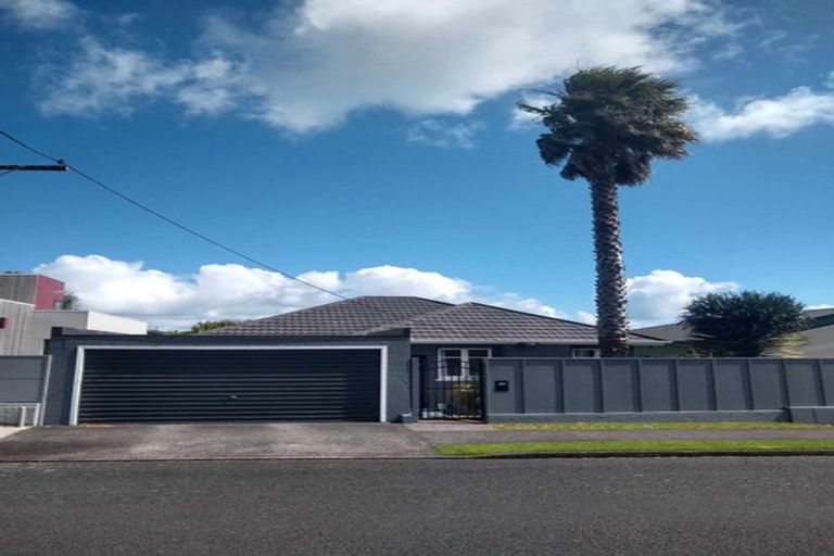 Photo of property in 206 Powderham Street, New Plymouth, 4310