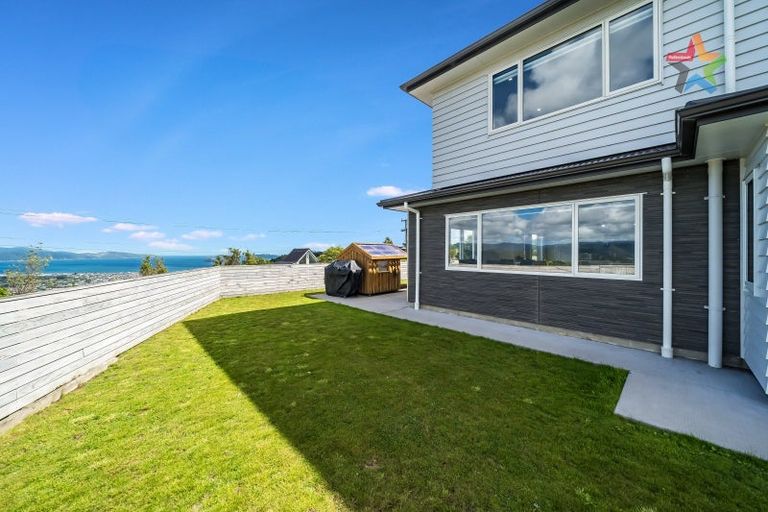 Photo of property in 2 Poto Road, Normandale, Lower Hutt, 5010