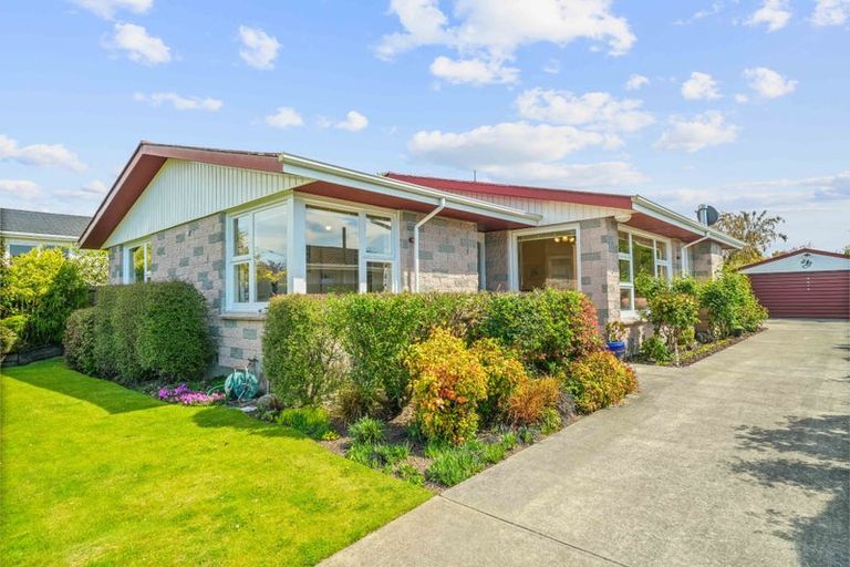 Photo of property in 21 Oakfield Street, Burnside, Christchurch, 8053