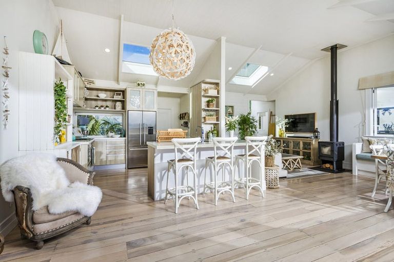 Photo of property in 103 The Esplanade, Manly, Whangaparaoa, 0930