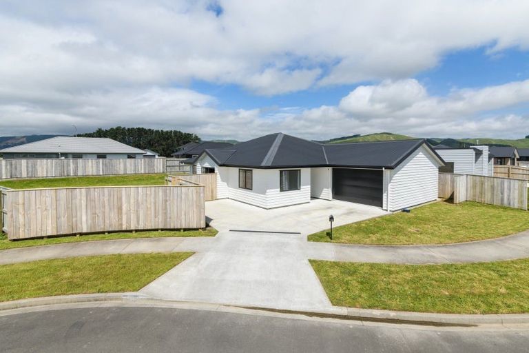 Photo of property in 12 Corsica Court, Fitzherbert, Palmerston North, 4410