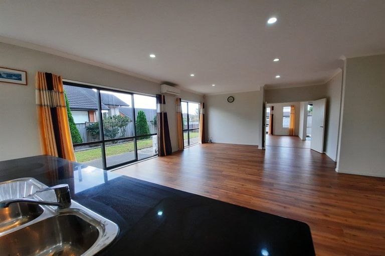 Photo of property in 21 Fairbairn Place, East Tamaki Heights, Auckland, 2016