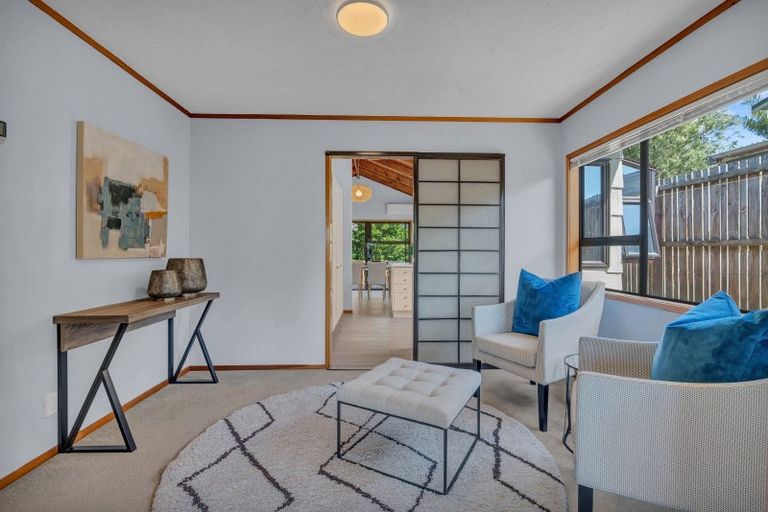 Photo of property in 14 Deverell Place, Northcross, Auckland, 0632