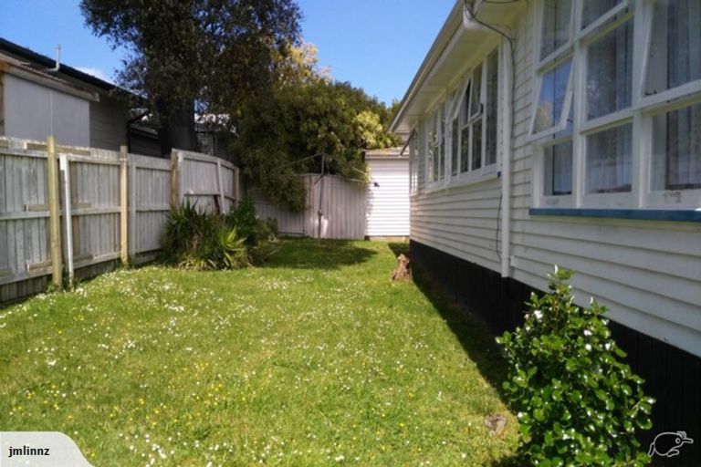 Photo of property in 44 Brandon Road, Glen Eden, Auckland, 0602