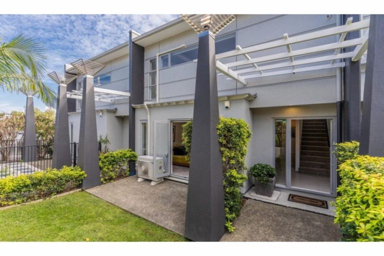 Photo of property in 4/49 Browns Road, Browns Bay, Auckland, 0630