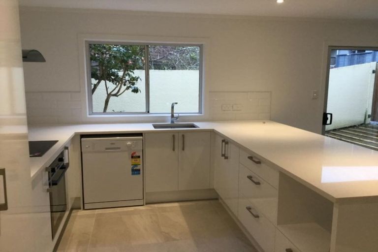 Photo of property in 1/43 Masterton Road, Rothesay Bay, Auckland, 0630