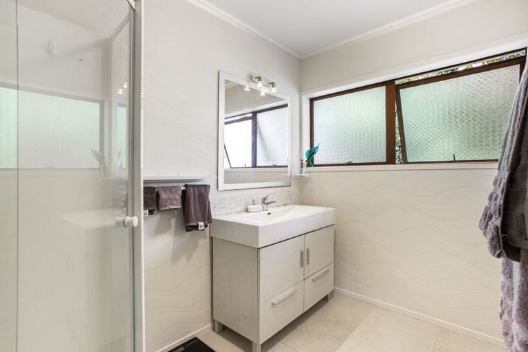 Photo of property in 2 Edgewater Grove, Orewa, 0931