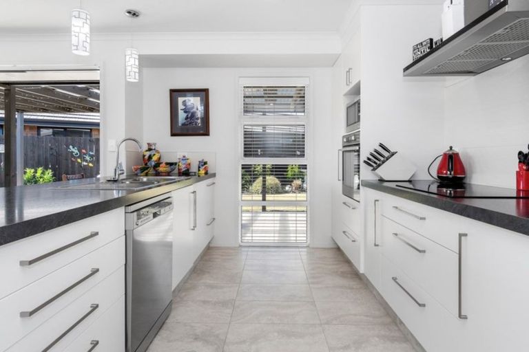 Photo of property in 17 Blanche Road, Papamoa Beach, Papamoa, 3118