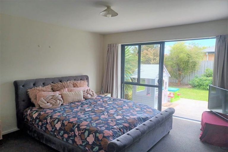 Photo of property in 53 Coolspring Way, Redwood, Christchurch, 8051