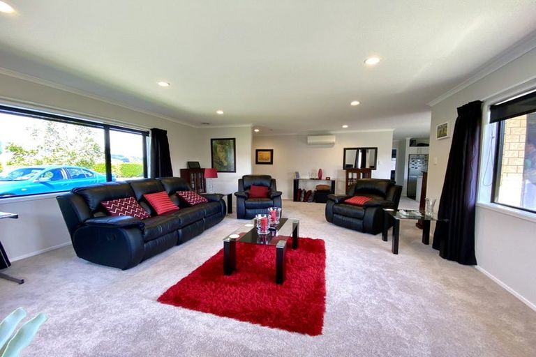 Photo of property in 3 Greenstone Grove, Brown Owl, Upper Hutt, 5018