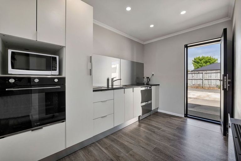 Photo of property in 3/220 Coronation Avenue, Welbourn, New Plymouth, 4310