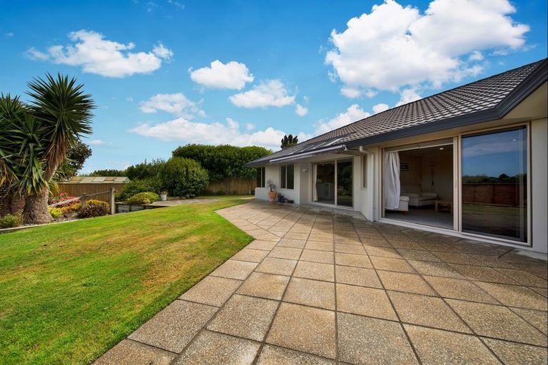 Photo of property in 2 Orlando Close, Frankleigh Park, New Plymouth, 4310