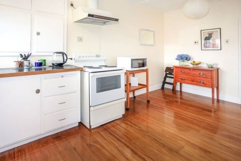 Photo of property in 6 Owens Road, Waiuku, 2123