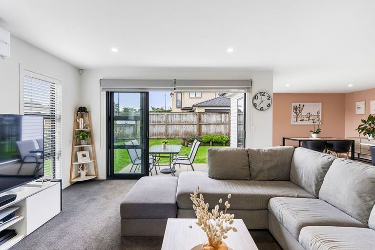 Photo of property in 11 Sauterne Road, Kumeu, 0810