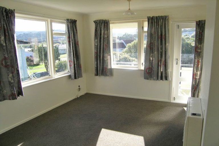 Photo of property in 40 Edelweiss Grove, Timberlea, Upper Hutt, 5018