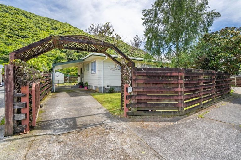 Photo of property in 1/27 Larchmont Grove, Totara Park, Upper Hutt, 5018