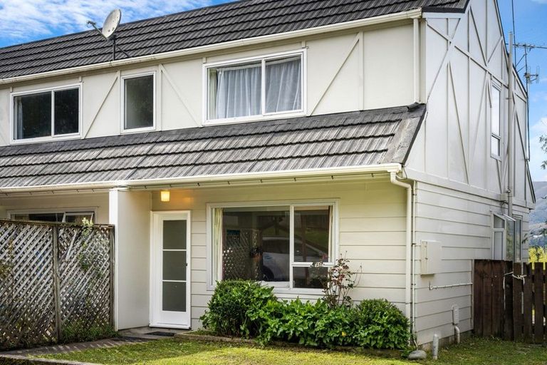 Photo of property in 264d Grounsell Crescent, Belmont, Lower Hutt, 5010