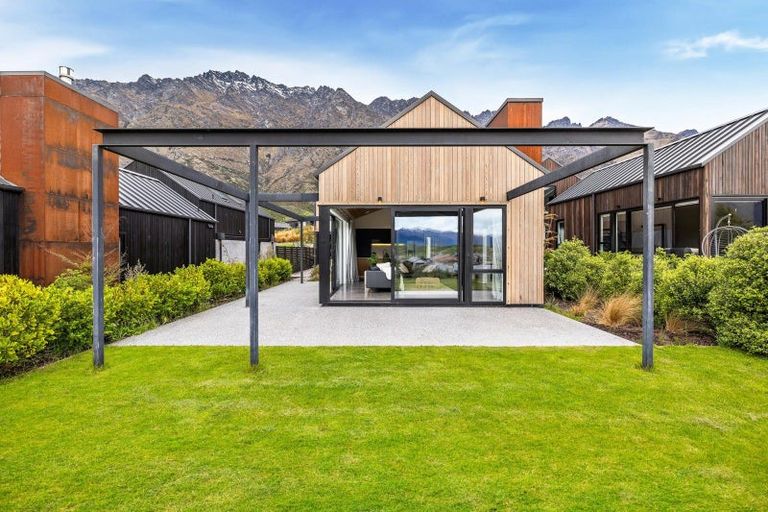 Photo of property in 17 Double Cone Road, Jacks Point, Queenstown, 9371