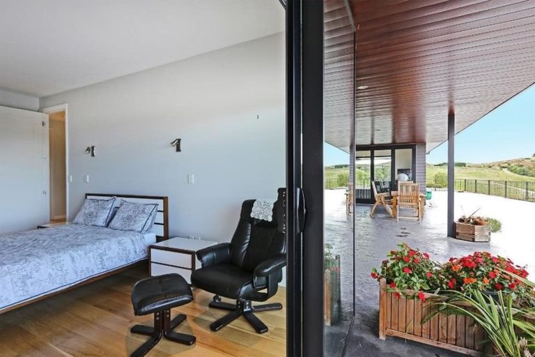 Photo of property in 264 Puketapu Road, Taradale, Napier, 4183