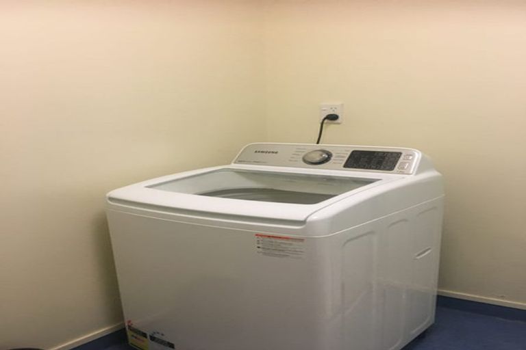 Photo of property in Basin Reserve Complex, 13/4 Sussex Street, Mount Cook, Wellington, 6021