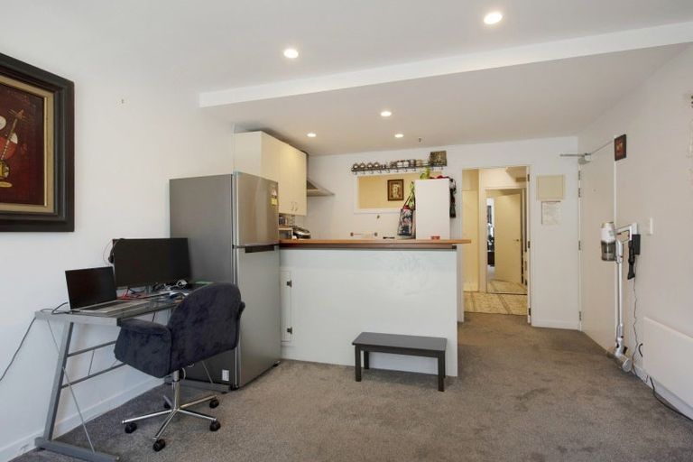 Photo of property in Terrace Heights Apartments, 5b/163 The Terrace, Wellington Central, Wellington, 6011