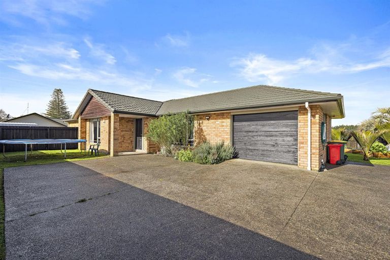 Photo of property in 2 Aitkenhead Court, Parakai, 0830