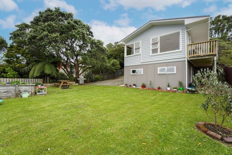 Photo of property in 1 Innes Way, Newlands, Wellington, 6037