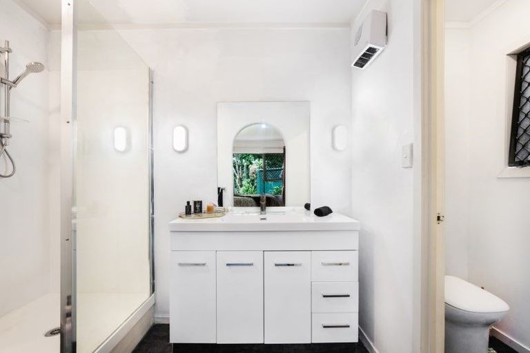 Photo of property in 8 Crompton Road, Massey, Auckland, 0614