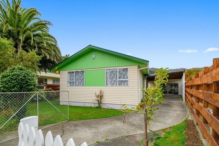 Photo of property in 272 Wellington Road, Wainuiomata, Lower Hutt, 5014