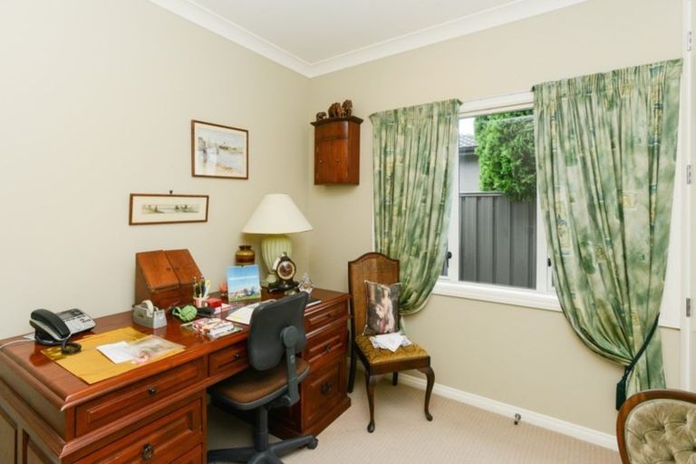Photo of property in Heynes Place, 16 Heynes Place, Clive, 4102