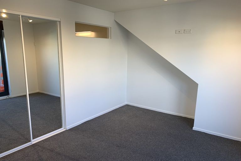 Photo of property in Pirie Street Townhouses, 3/35 Pirie Street, Mount Victoria, Wellington, 6011