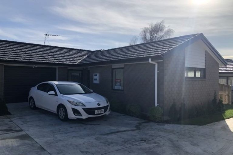 Photo of property in 2/10 Heath Street, Saint Andrews, Hamilton, 3200