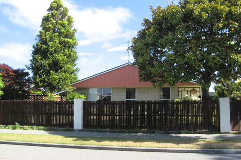 Photo of property in 25 Talltree Avenue, Avonhead, Christchurch, 8042
