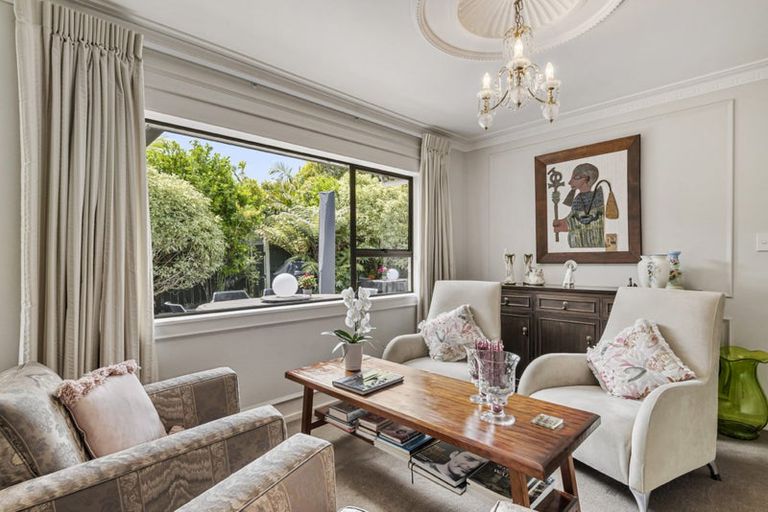 Photo of property in 2/19 Amante Crescent, Mairangi Bay, Auckland, 0630