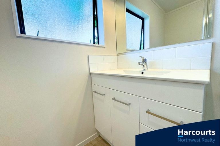 Photo of property in 39 Jaemont Avenue, Te Atatu South, Auckland, 0610