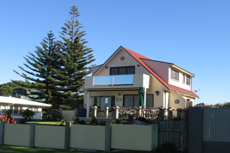 Photo of property in 4 Marine Parade, Orewa, 0931