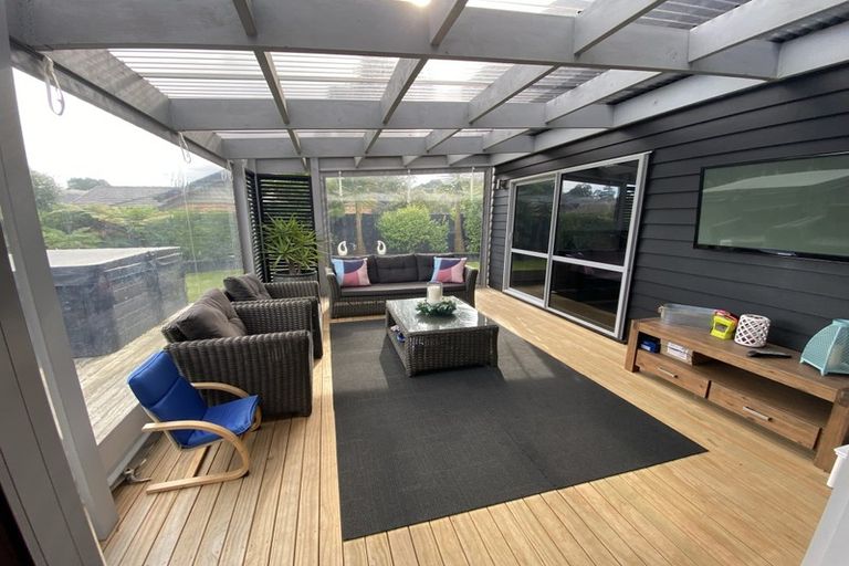 Photo of property in 6 Chestnut Close, Kelvin Grove, Palmerston North, 4414