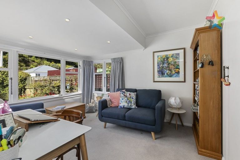 Photo of property in 128 Muritai Road, Eastbourne, Lower Hutt, 5013